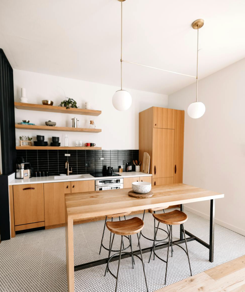 🪑 Cómo combinar madera, textil y metal sin que tu espacio se vea cargado